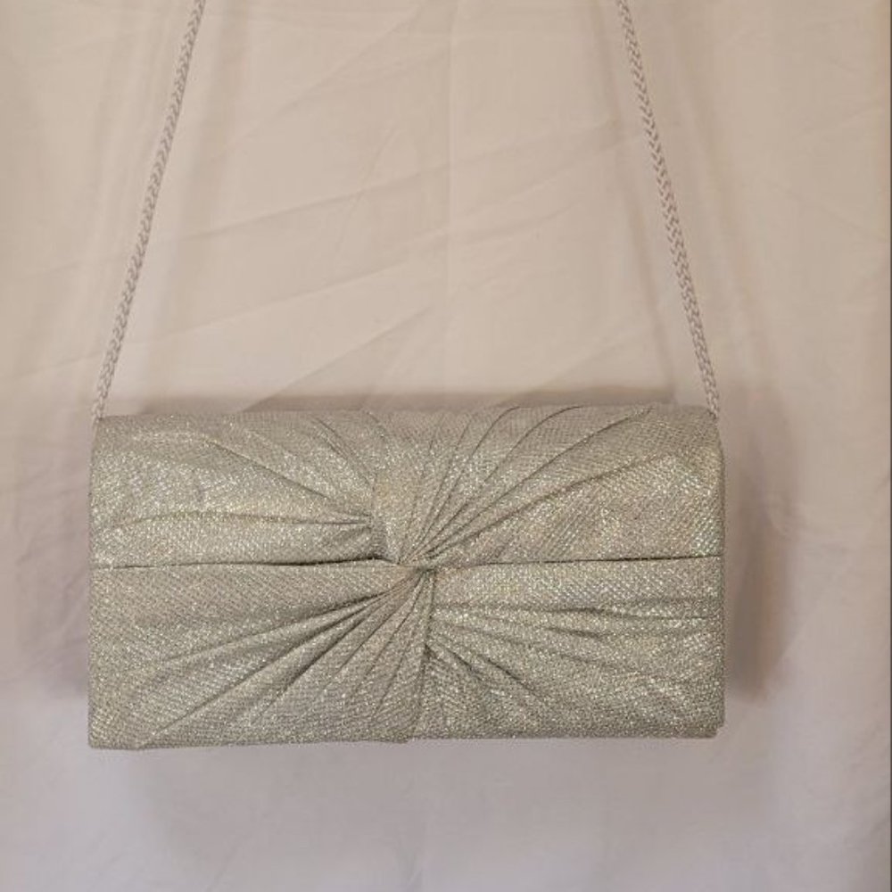 SILVER SPARKLY CLUTCH